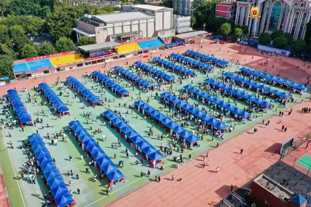 1830个岗位，需求1.6万人，这场招聘会在南医大火热举办→